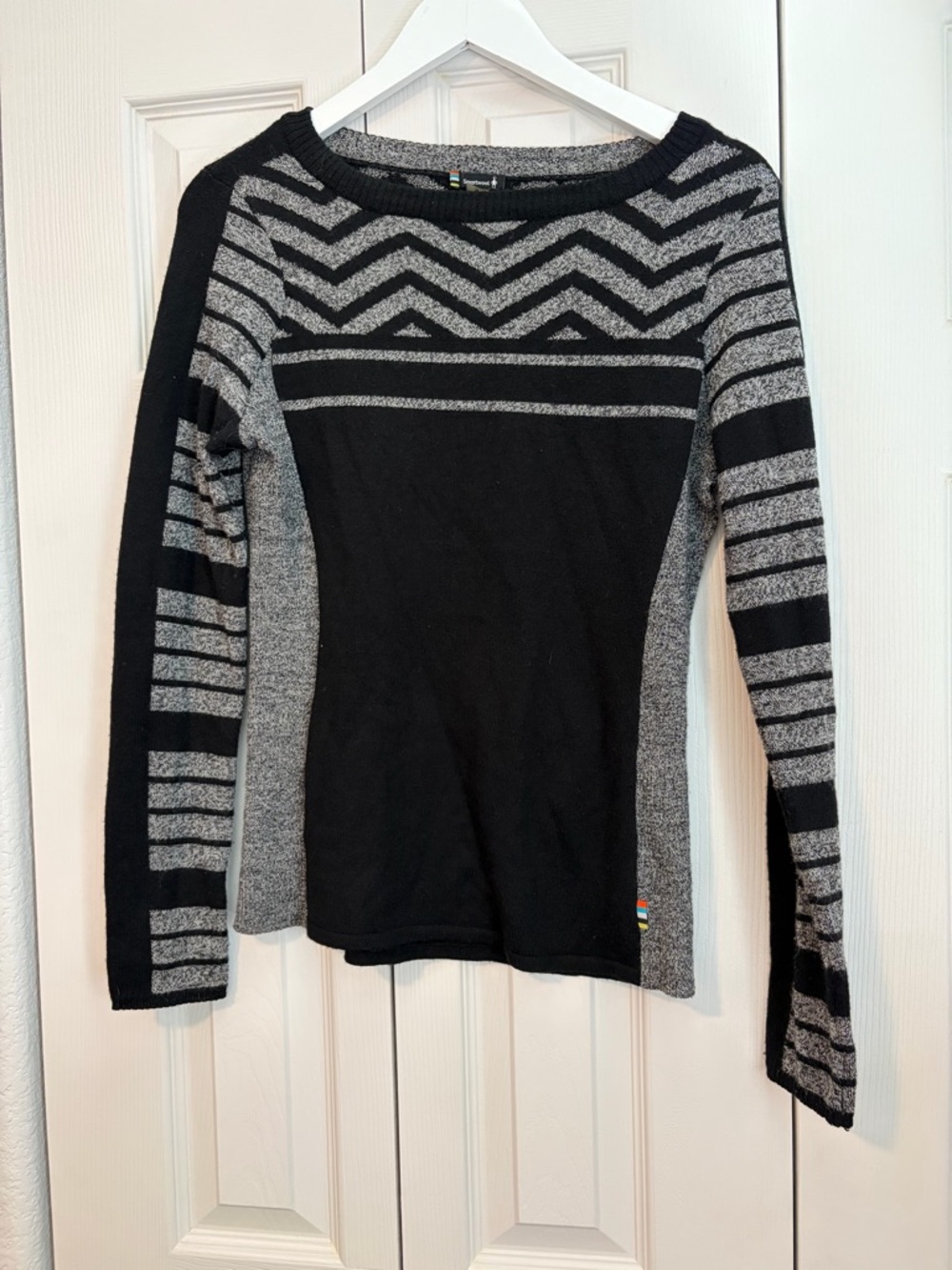 Smartwool Black & Gray Knit Sweater Wool Blend Stripe Sz Small Base-layer Hiking